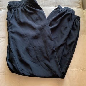 NWOT! Women’s lightweight polyester jogger.